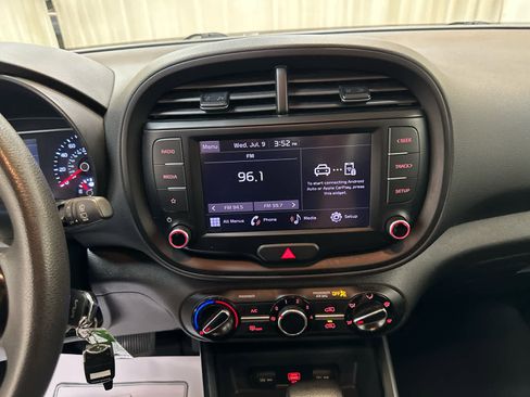 Used 2022 Kia Soul LX image 30
