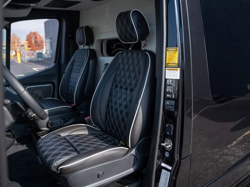 Used 2024 Mercedes-Benz Sprinter 3500 image 4