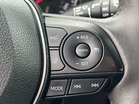 Used 2022 Toyota RAV4 XLE Premium AWD/4WD image 38