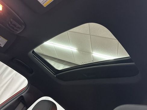 Used 2024 Chevrolet Trax RS w/ Sunroof Package image 21