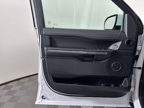 Used 2024 Ford Expedition XLT image 26