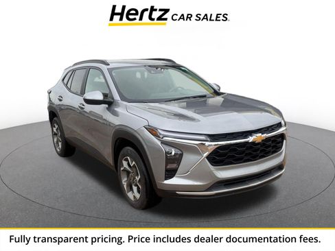 Used 2025 Chevrolet Trax LT FWD image 1