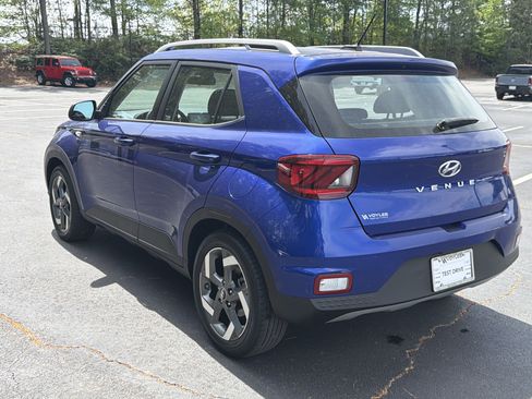Used 2024 Hyundai Venue SEL FWD image 6