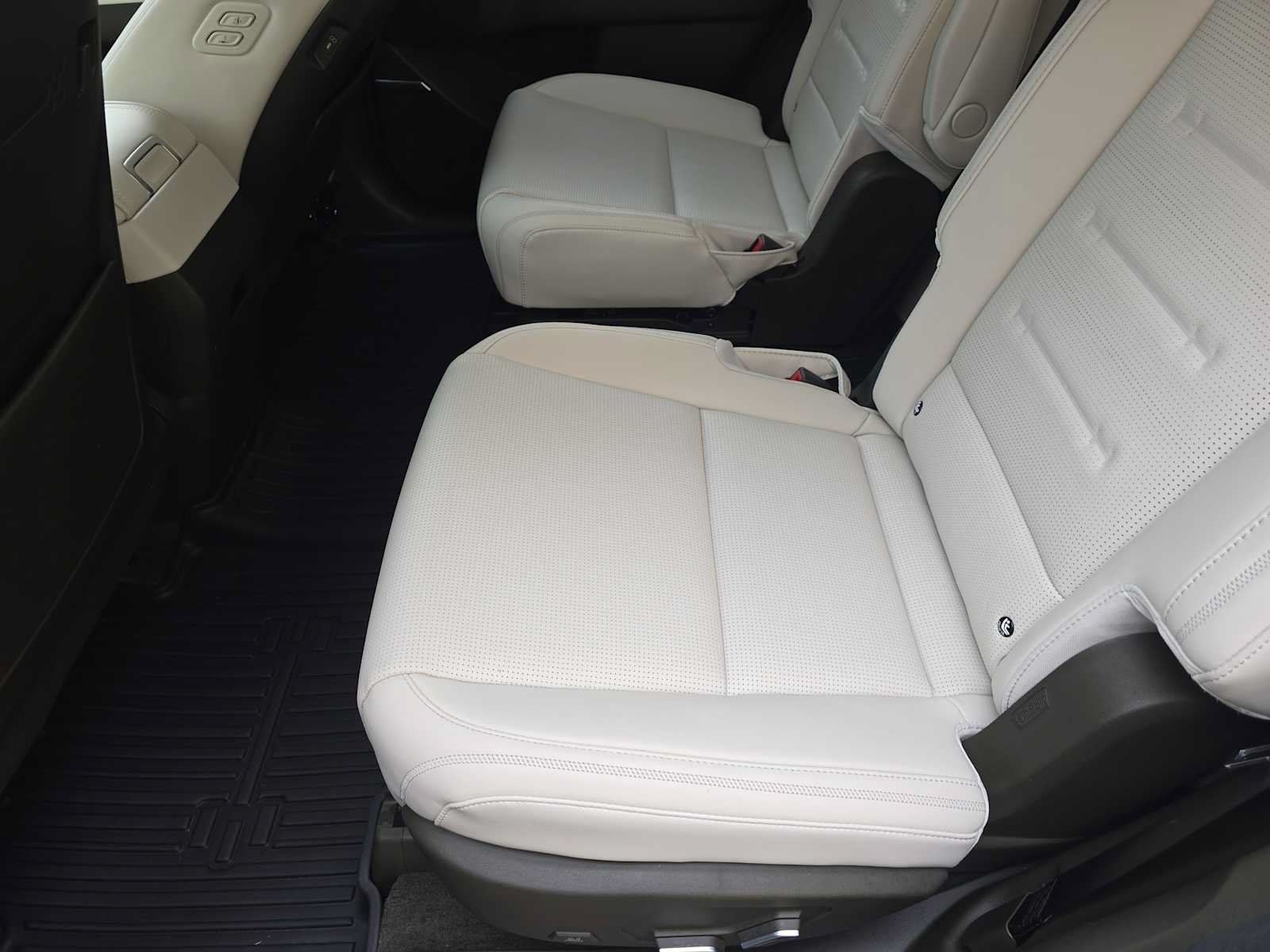 Used 2025 Hyundai Santa Fe Calligraphy FWD image 16
