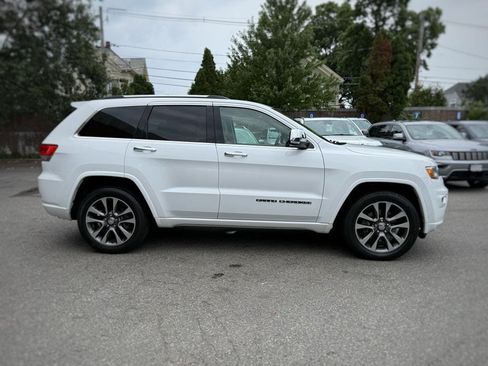 Used 2018 Jeep Grand Cherokee Overland AWD/4WD image 4
