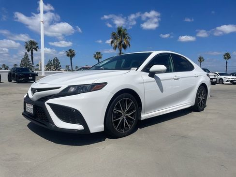 Used 2024 Toyota Camry SE w/ Convenience Package image 5