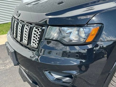 Used 2022 Jeep Grand Cherokee Laredo X AWD/4WD image 9
