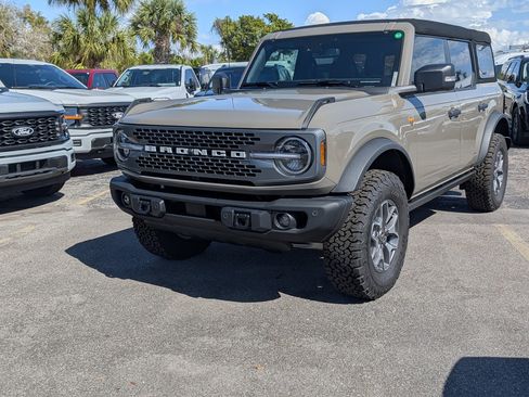 New 2025 Ford Bronco Badlands image 8