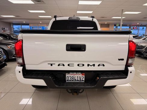 Used 2019 Toyota Tacoma TRD Sport w/ Technology Package image 8