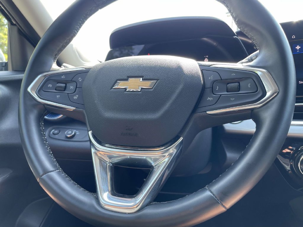 Used 2025 Chevrolet Trax LT w/ LT Convenience Package FWD image 28