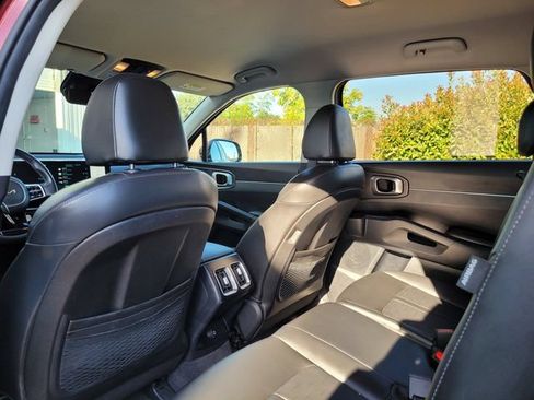 Certified 2024 Kia Sorento S FWD image 17