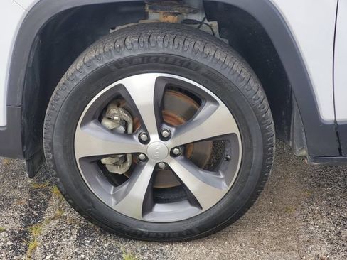 Used 2021 Jeep Cherokee Limited AWD/4WD image 34