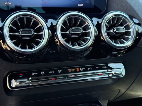 Used 2025 Mercedes-Benz GLA 250 image 37