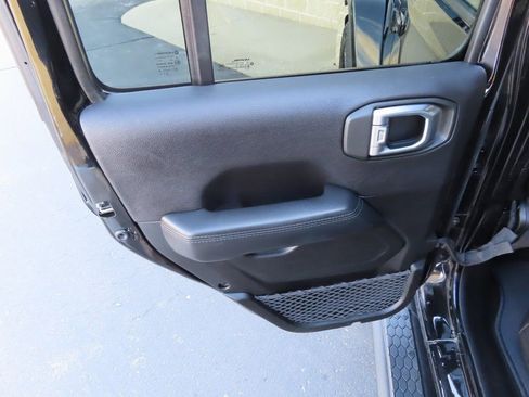 Used 2023 Jeep Wrangler Sahara image 25