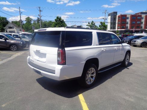 Used 2017 GMC Yukon XL SLE w/ SLE Value Package AWD/4WD image 12
