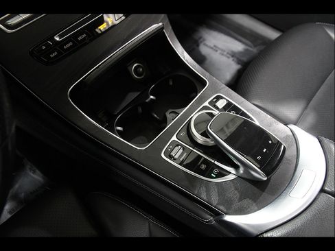 Used 2019 Mercedes-Benz GLC 300 4MATIC image 15