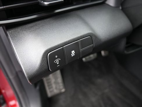 Certified 2025 Hyundai Elantra Sport image 22