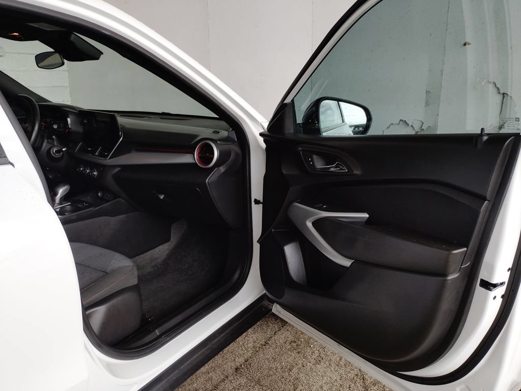 Used 2024 Chevrolet Trax RS FWD image 10