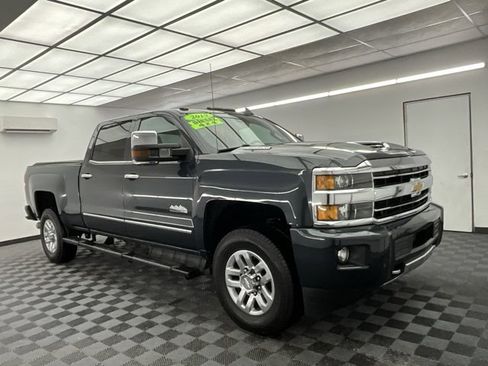 Used 2019 Chevrolet Silverado 3500 High Country w/ Duramax Plus Package image 3