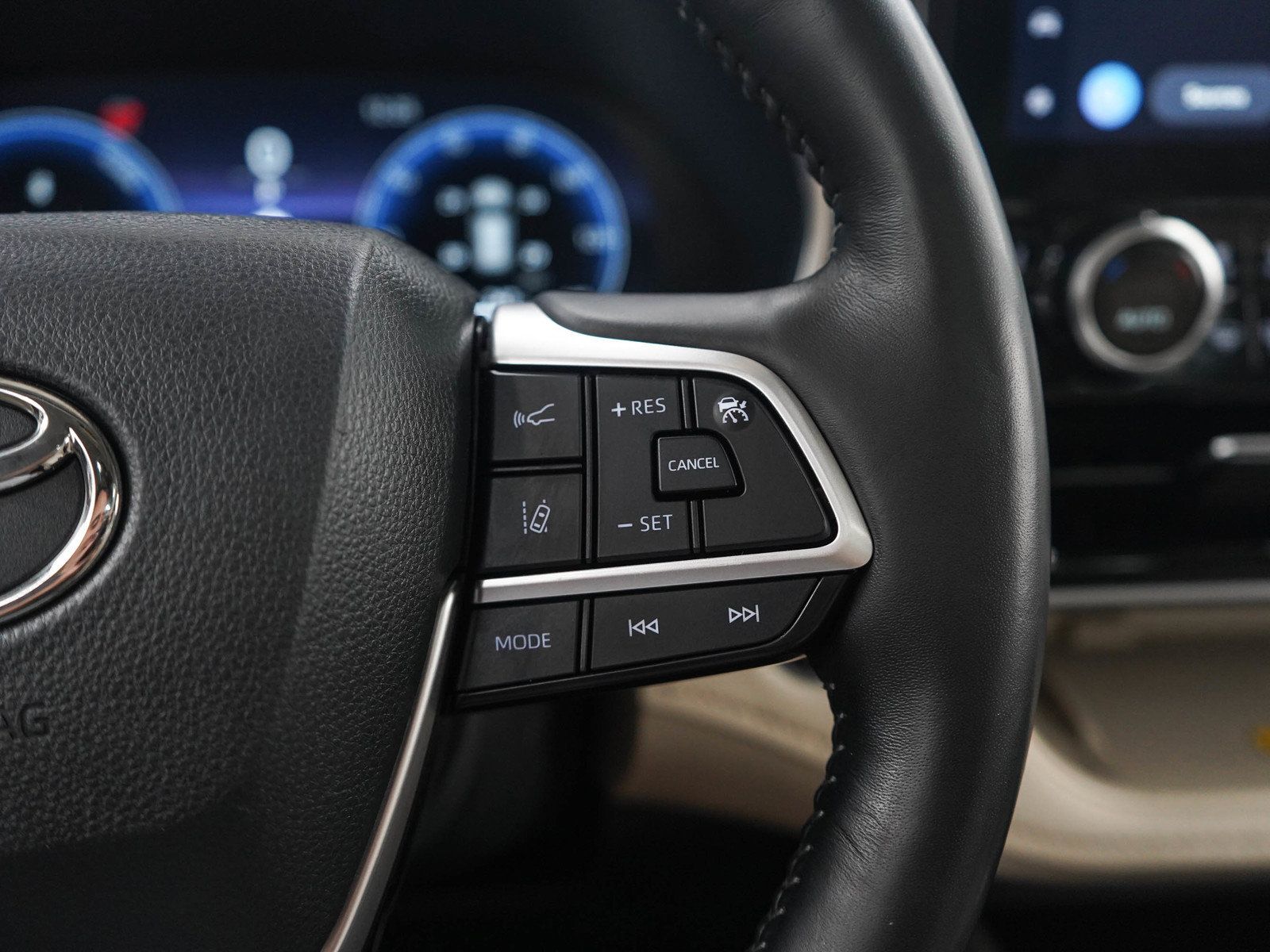 Used 2023 Toyota Highlander Platinum AWD/4WD image 28