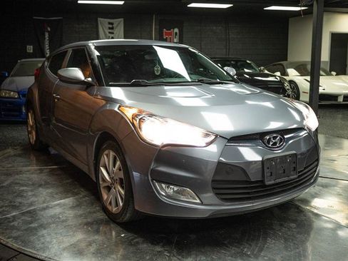 Used 2017 Hyundai Veloster FWD image 5