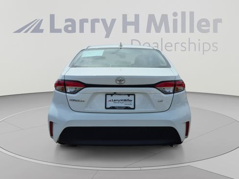 Used 2025 Toyota Corolla LE FWD image 4