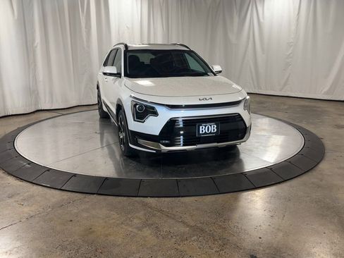 Certified 2025 Kia Niro EX Touring image 3