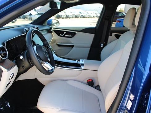 Used 2025 Mercedes-Benz GLC 300 image 36