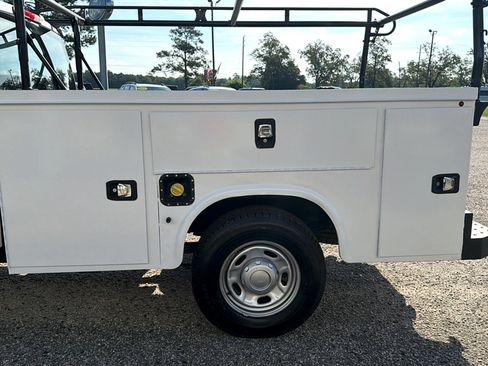 Used 2022 Ford F250 XL w/ Power Equipment Group RWD image 7