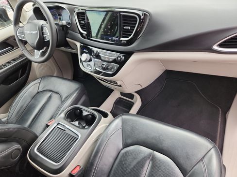 Used 2022 Chrysler Pacifica Touring-L FWD image 18