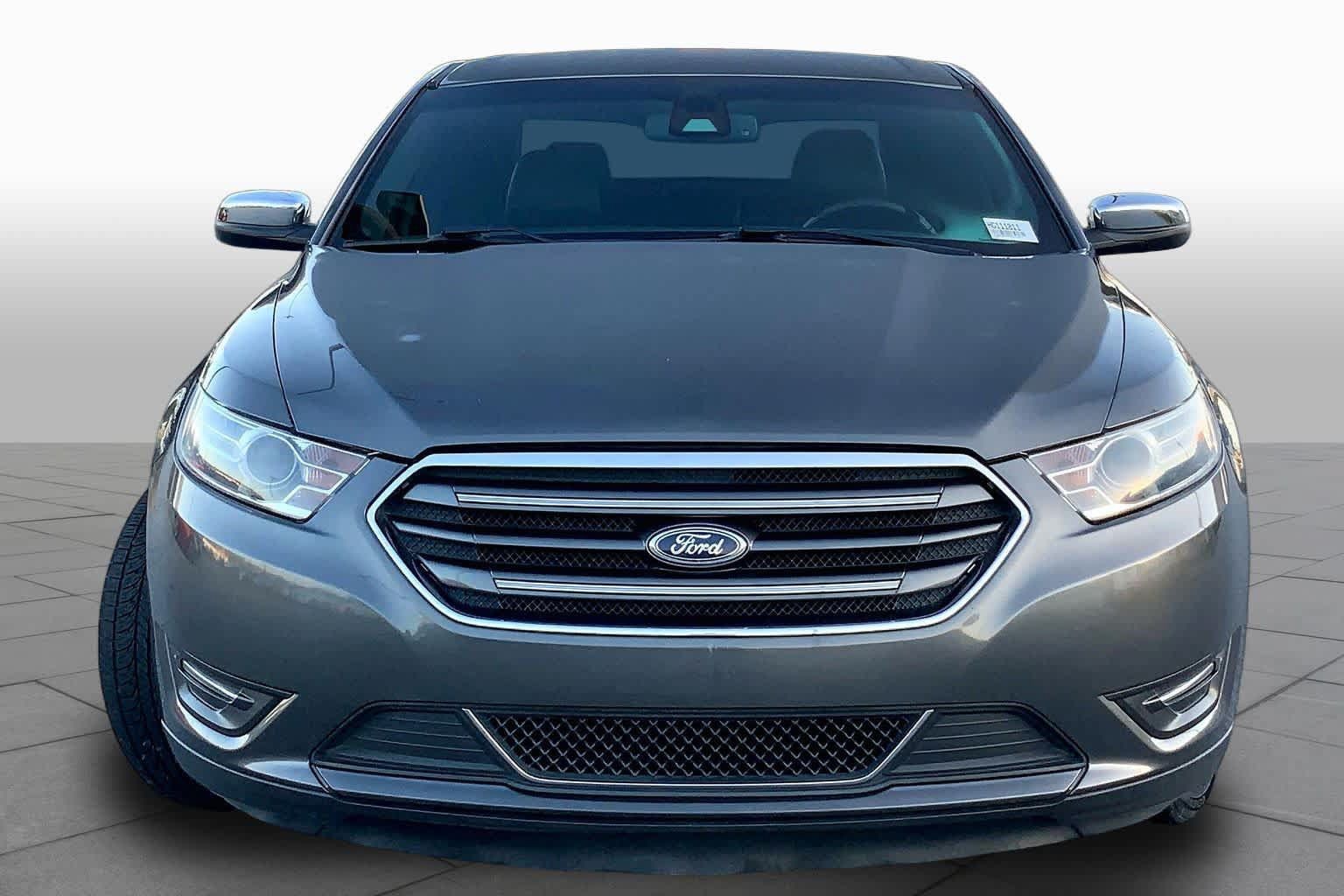 Used 2017 Ford Taurus Limited FWD image 4