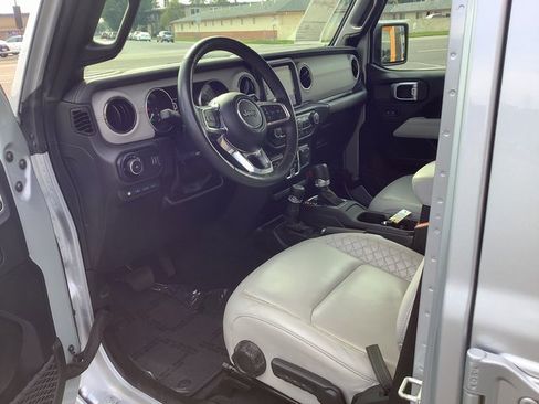 Used 2023 Jeep Wrangler Unlimited Sahara image 7