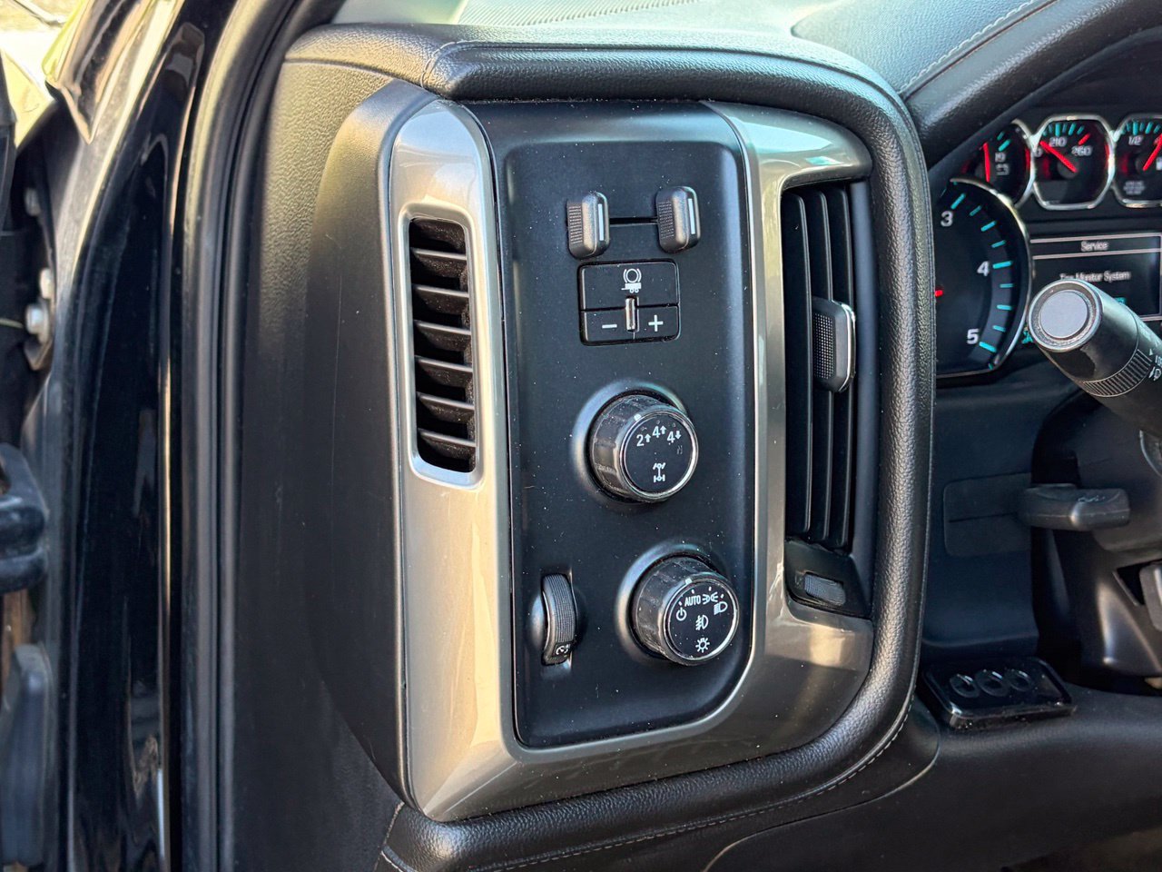 Used 2017 Chevrolet Silverado 2500 High Country w/ Duramax Plus Package AWD/4WD image 7