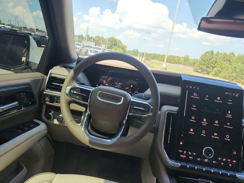 Used 2026 GMC Yukon Denali w/ Sun & Power Step Package AWD/4WD image 15