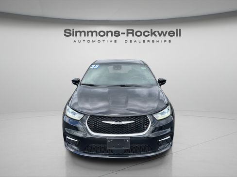 Used 2025 Chrysler Pacifica Select FWD image 8