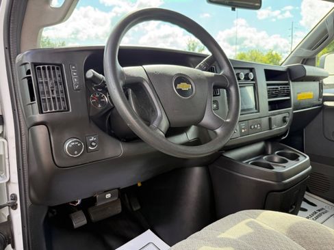 Used 2018 Chevrolet Express 2500 image 13