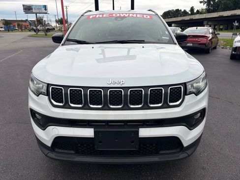 Used 2024 Jeep Compass Latitude AWD/4WD image 2