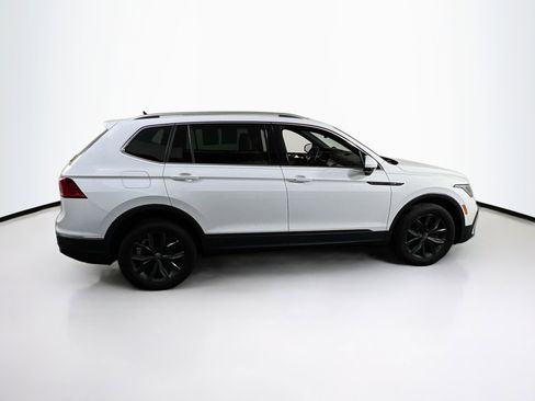 Used 2022 Volkswagen Tiguan SE AWD/4WD image 4