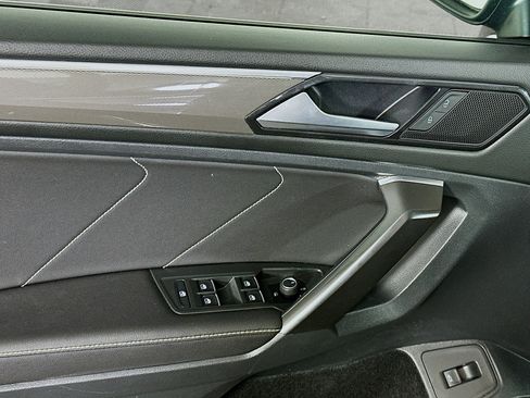 Used 2022 Volkswagen Tiguan SE R-Line image 15