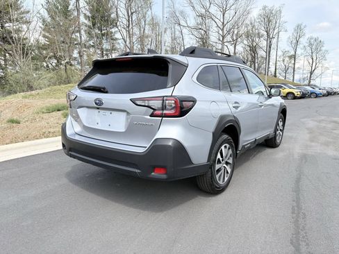 Used 2025 Subaru Outback Premium AWD/4WD image 9