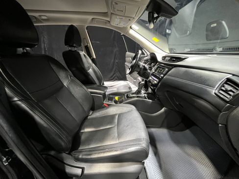 Used 2018 Nissan Rogue SL w/ Premium Package image 19