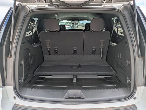 New 2025 Chevrolet Suburban LS image 31