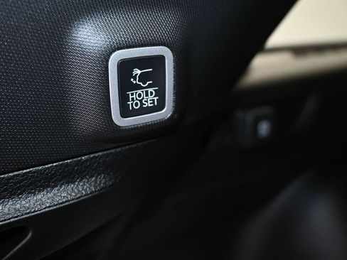 Used 2025 Jeep Grand Cherokee Limited image 39