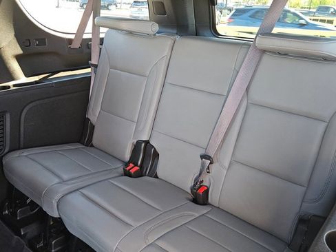 Used 2022 Chevrolet Suburban LT w/ Luxury Package image 25