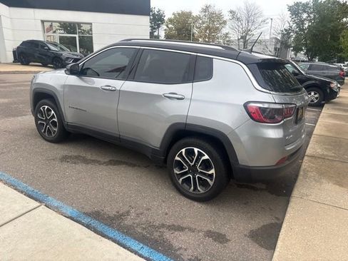 Used 2022 Jeep Compass Limited AWD/4WD image 3