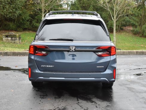 New 2026 Honda Odyssey Touring image 7