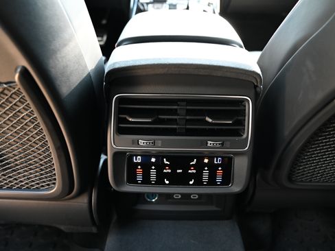 Used 2024 Audi RS Q8 AWD/4WD image 41