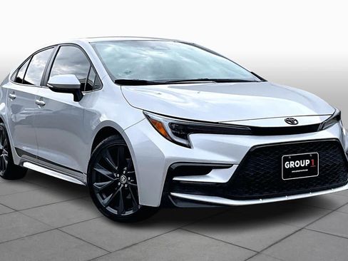 Used 2023 Toyota Corolla SE image 3