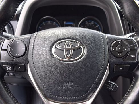 Used 2018 Toyota RAV4 XLE AWD/4WD image 17