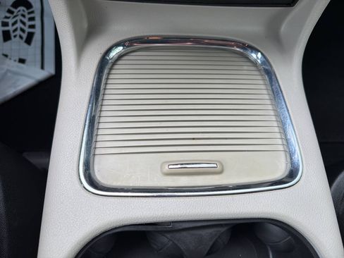 Used 2019 Dodge Grand Caravan SXT FWD image 32